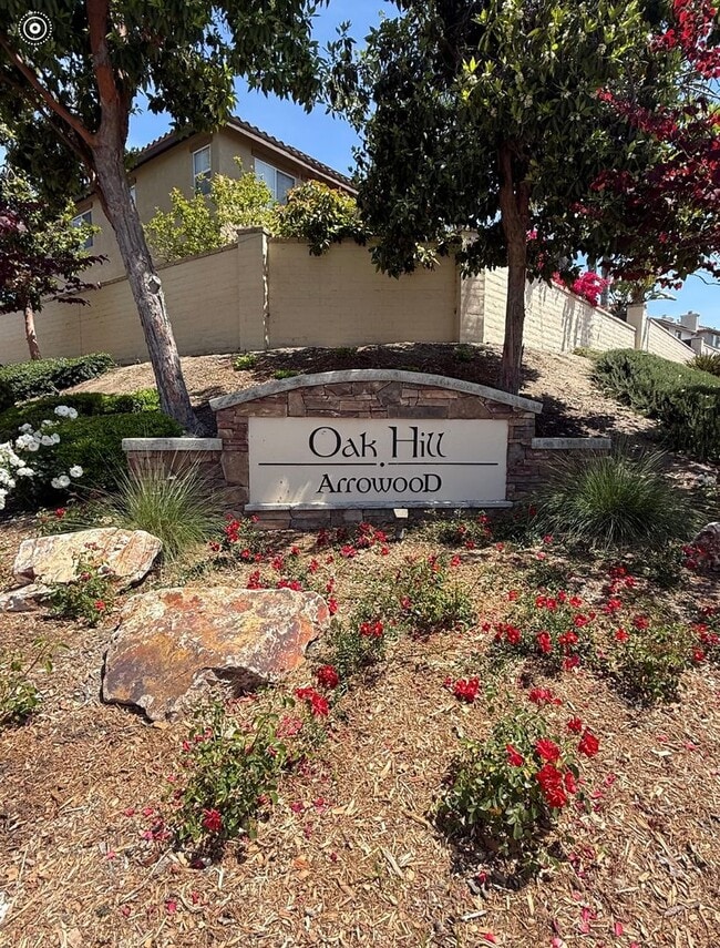 Building Photo - Close to Camp Pendelton Spacious 6-bedroom...