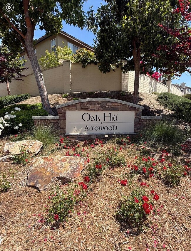 Building Photo - Spacious 6 bedroom 6 bathroom house in cov...