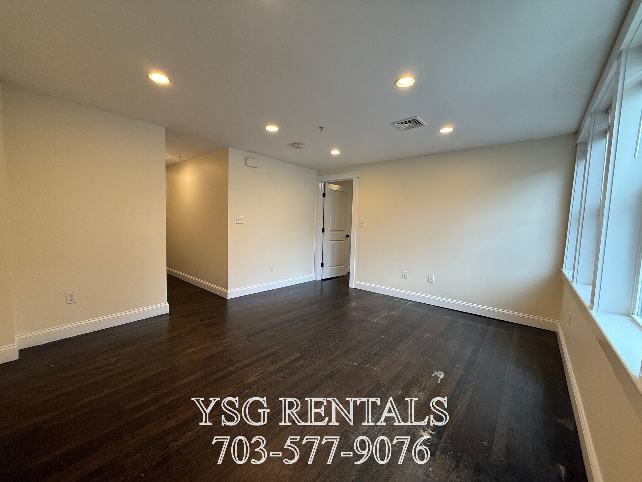 Building Photo - 24 Sunset St