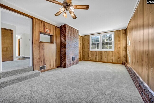 Building Photo - 1709 Woodfield Dr