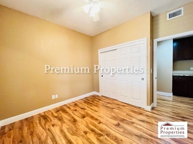 Building Photo - Beautiful 2BD/2BA Condo Unit in the Gated Community of Lakemont at Canyon Lakes- San Ramon