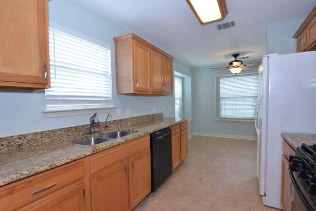Building Photo - Beautiful Corner Lot Home in Plum Creek