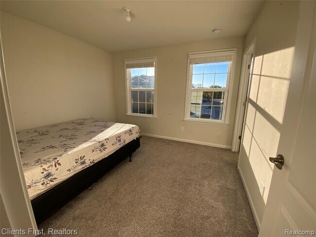 Building Photo - 22490 Woodbridge Ln