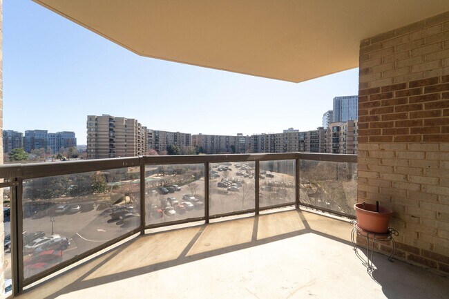 Building Photo - 8370 Greensboro Dr