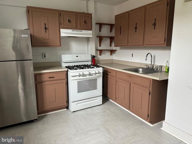 Building Photo - 222 Haverford Ave
