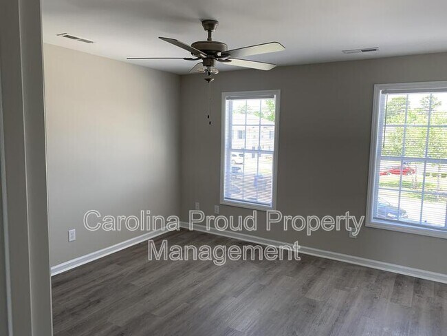 Building Photo - 4033 Lucerne Ct
