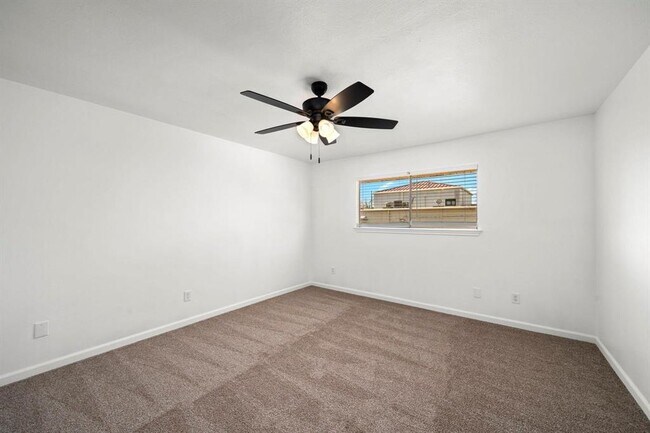 Building Photo - 12711 Shady Knoll Ln