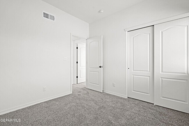 Building Photo - 1041 Summer Lake St