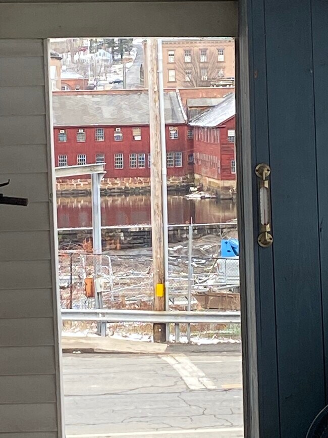 Building Photo - 54 Bridge St