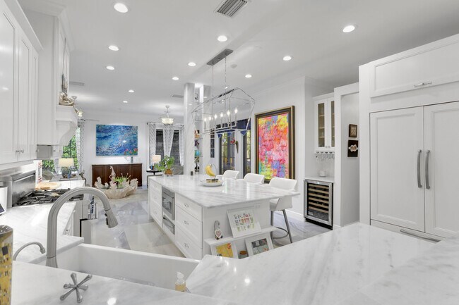 Building Photo - 1020 Miramar Dr