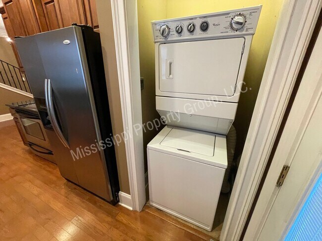 Building Photo - 3BR/3BA For Rent