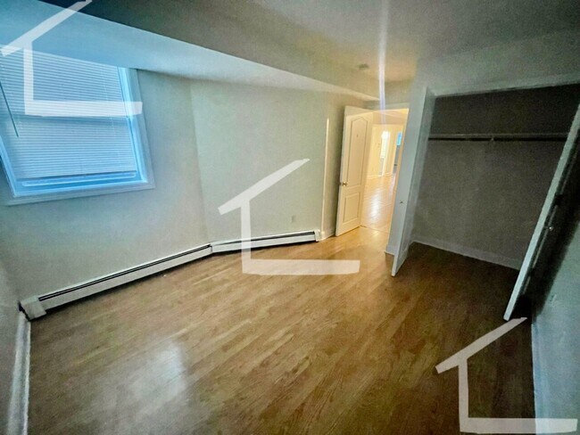 Building Photo - Large 3 bed unit in Allston near the Green...