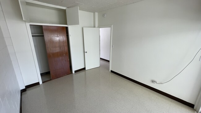 Building Photo - 516 Kamoku St
