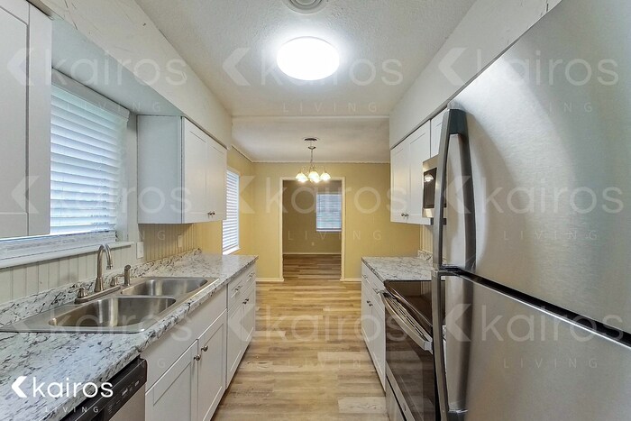 Building Photo - 914 W Pleasant Run Rd