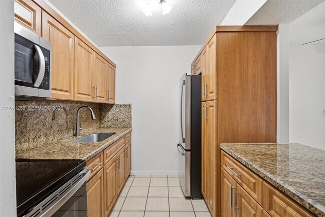 Building Photo - 810 SW 129th Pl
