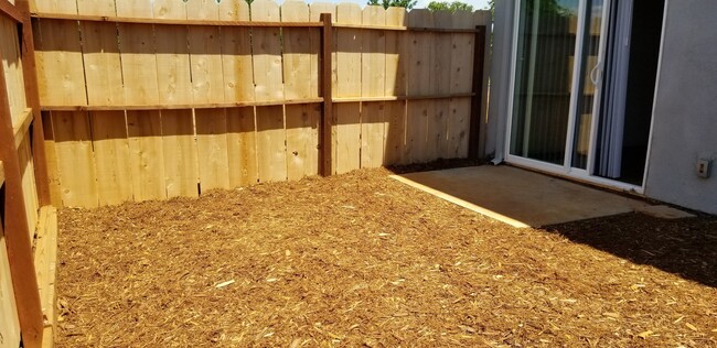 Building Photo - 151 Amberidge Dr