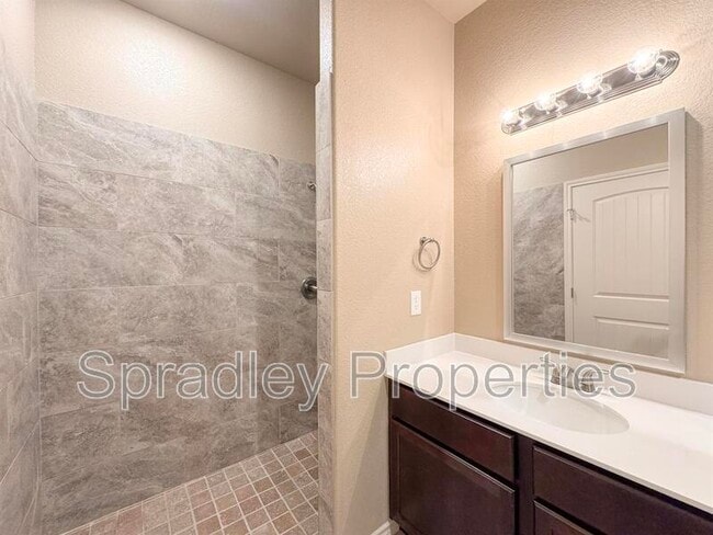 Building Photo - 1007A Laurel Dr