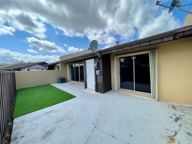 Building Photo - 11315 SW 123rd Ave