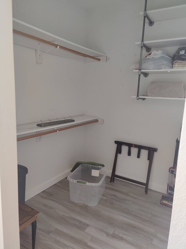 Building Photo - 1034 SE Hamilton Rd