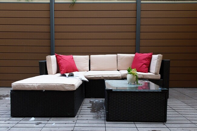 Building Photo - 77 E 3rd St