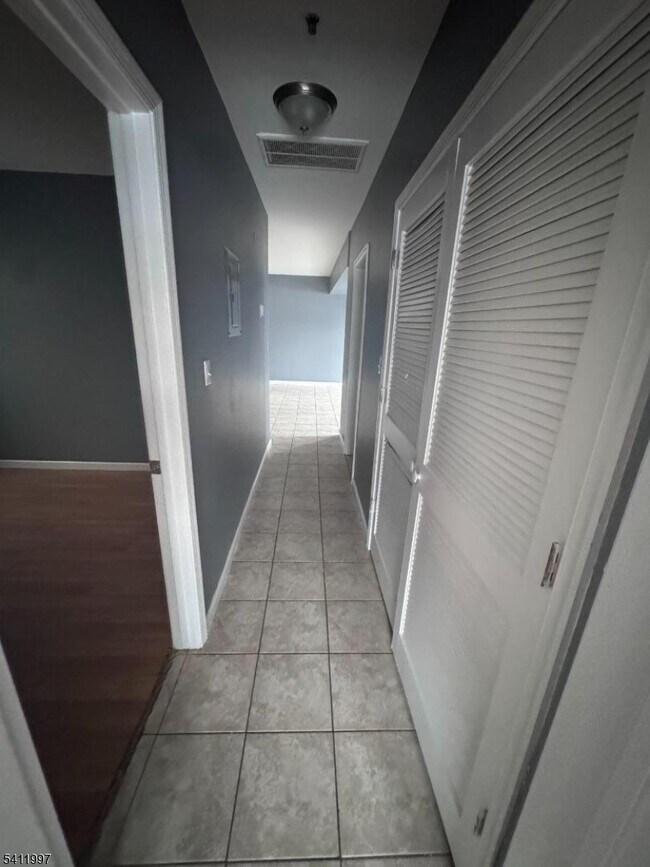 Building Photo - 24 19th Ave