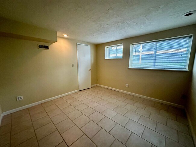 Building Photo - Charming 3 Bedroom Portland Home!