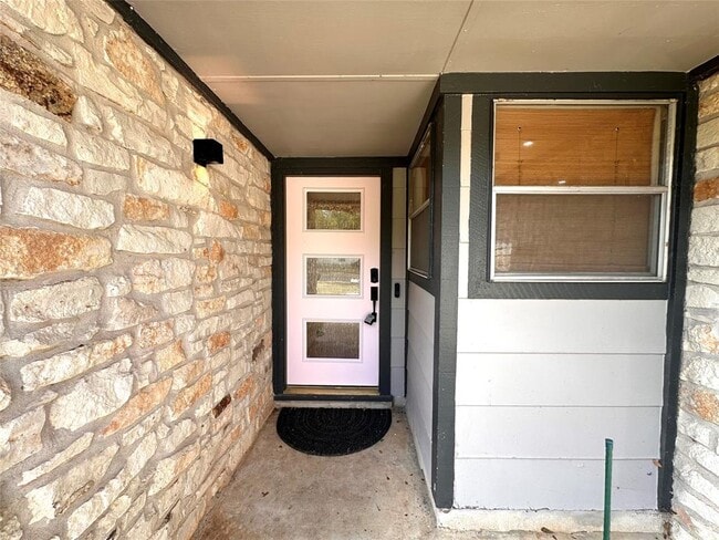 Building Photo - 2711 Wilcrest Dr