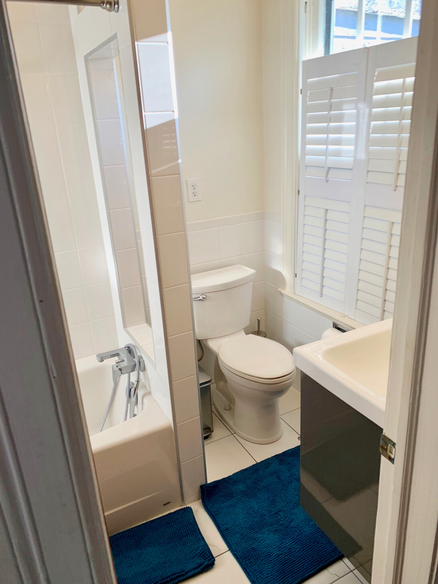 Building Photo - 2258 Cathedral Ave NW