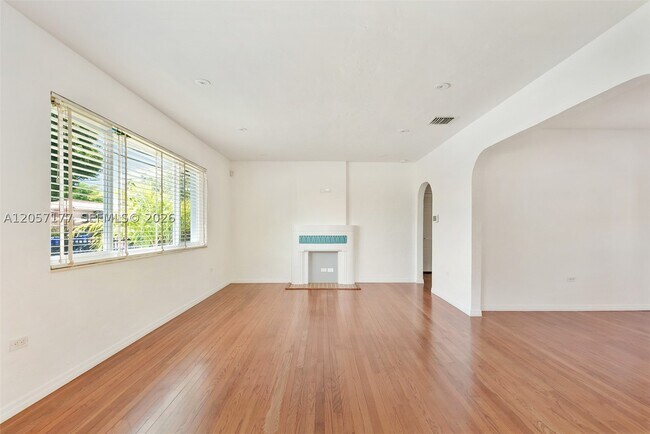 Building Photo - 2240 SW 24th St