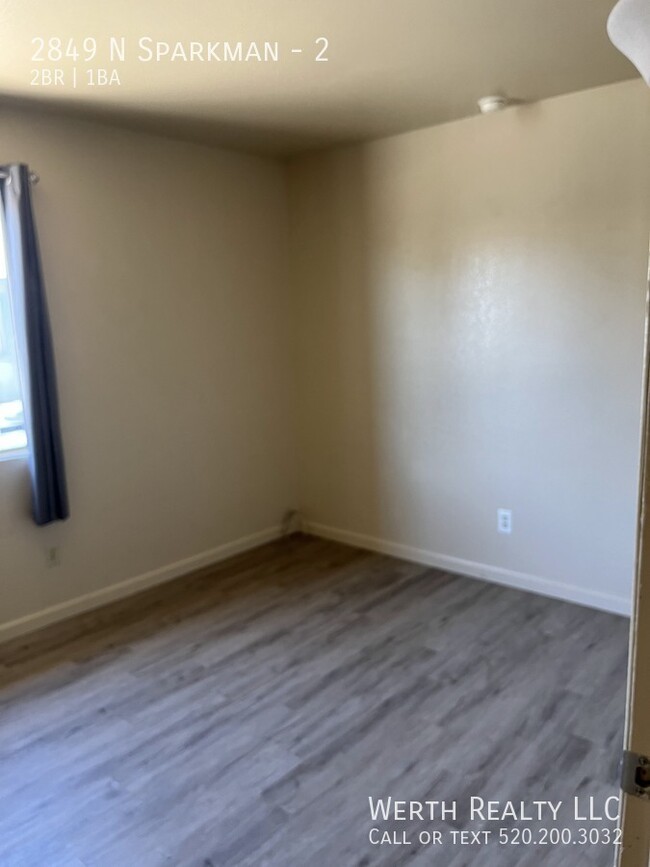 Building Photo - Desirable Unit in Quiet Community! Washer ...