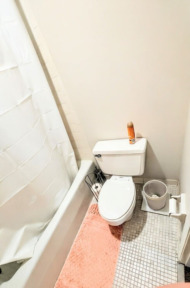 Building Photo - Annual UNfurnished Siesta Key Gulf front 2/2 condo with water views!