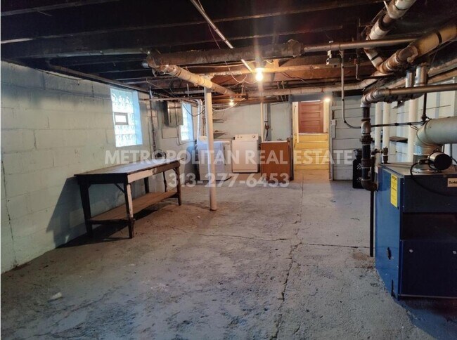 Building Photo - 205 Cedar St