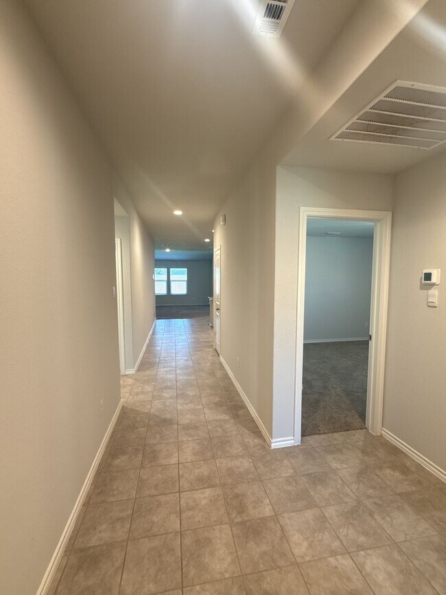 Building Photo - 4 bedroom home in Springtown, Texas