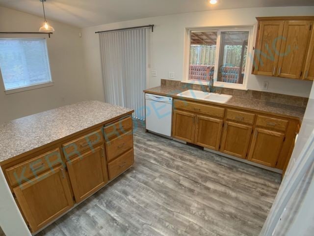 Building Photo - Charming 3-Bed Oasis with 2 Full Baths in ...