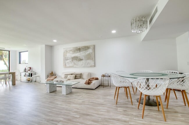 Building Photo - 4246 Deste Ct