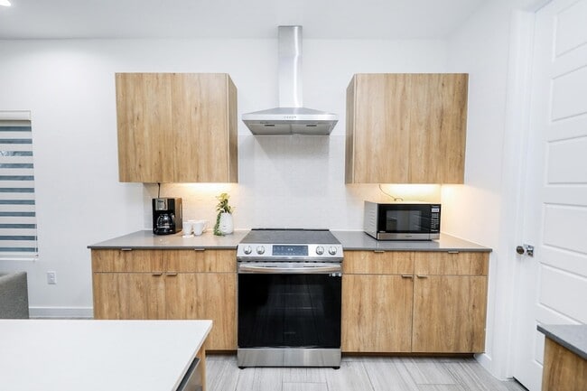 Building Photo - 425 Deer Path Lp