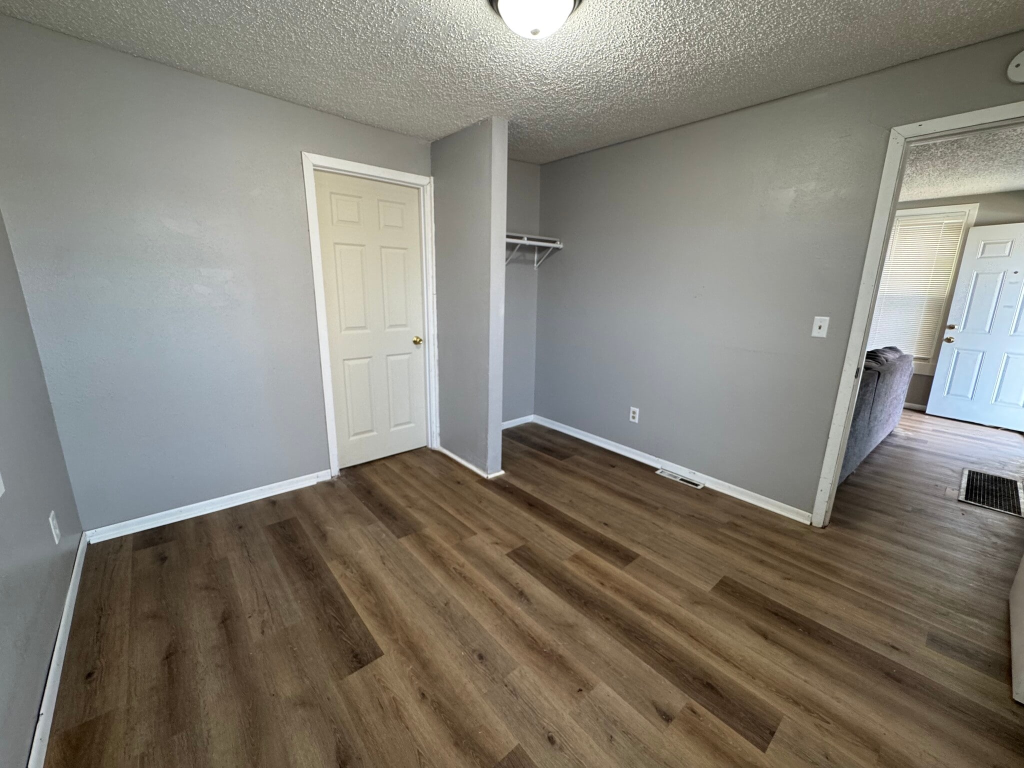 Building Photo - 1341 W 4th St