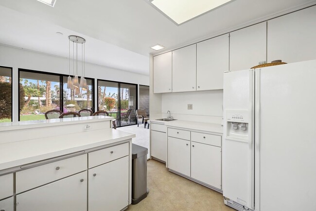 Building Photo - 76750 Lark Dr