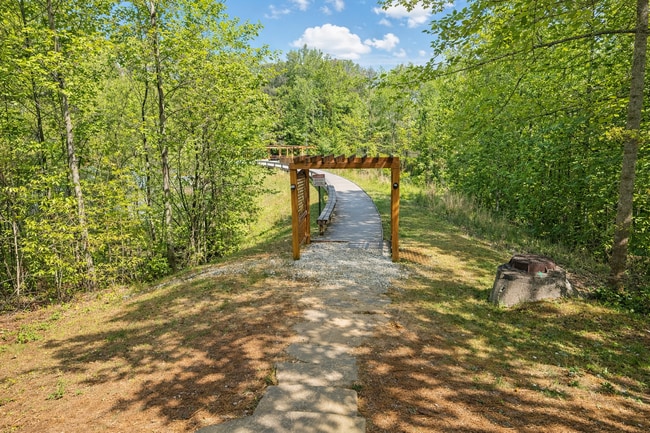 Building Photo - Charming 3bed Cumming Townhome with Walking Trail