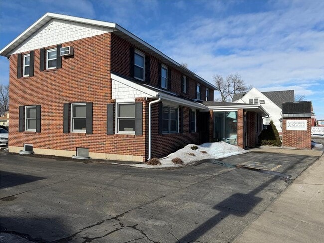 Building Photo - 706 1st St S