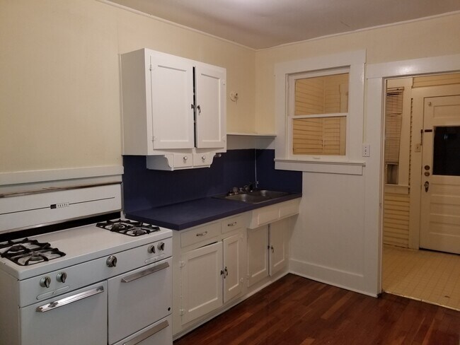 Building Photo - 922 Howard St