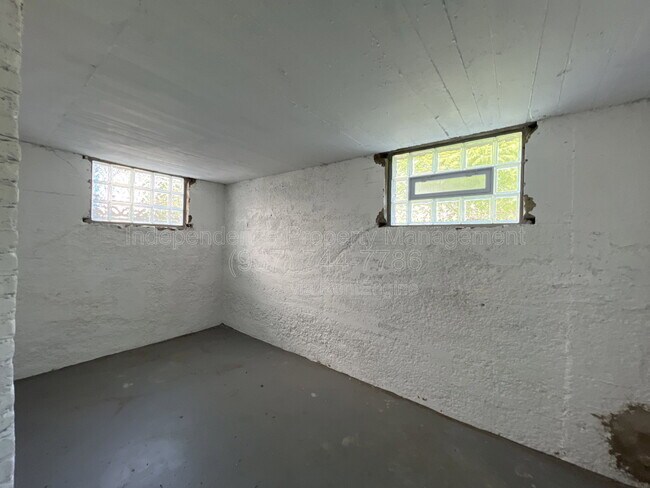 Building Photo - 26 W Beechwood Ave