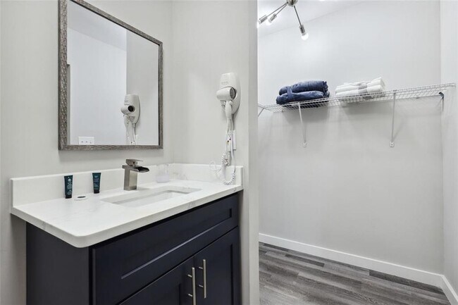 Building Photo - 1561 Pontiac Pl SE