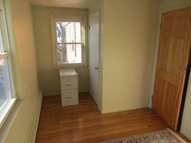 Building Photo - 479 Crafts St