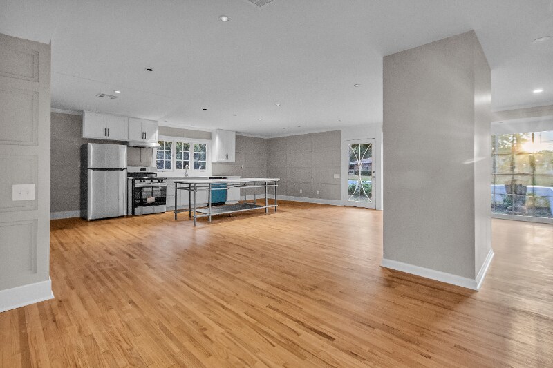 Building Photo - 895 Greg Dr