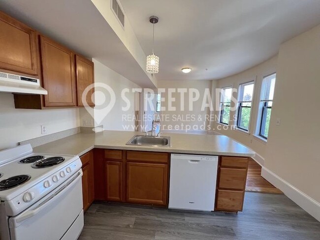 Building Photo - 2 bedroom in Cambridge MA 02139