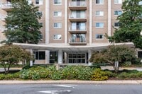 Building Photo - Exceptional Location & Amenities Short-term furnished CONDO 1 bedroom lease FREE PARKING & FREE U...