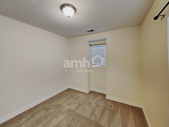 Building Photo - 6078 E 137th Ave