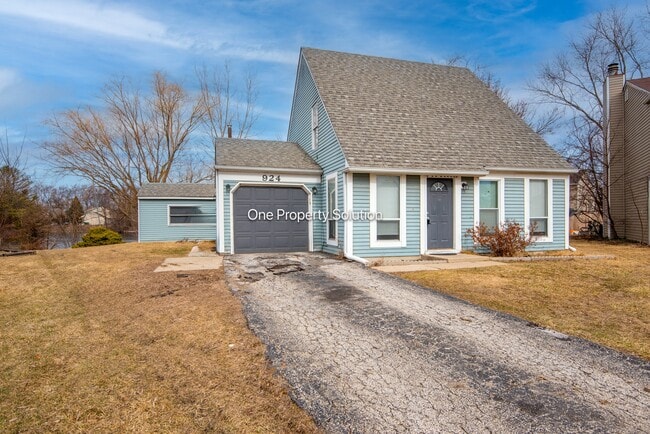 Building Photo - 924 W 60th Pl