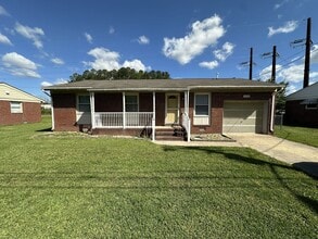 Building Photo - 1618 Lexington Dr